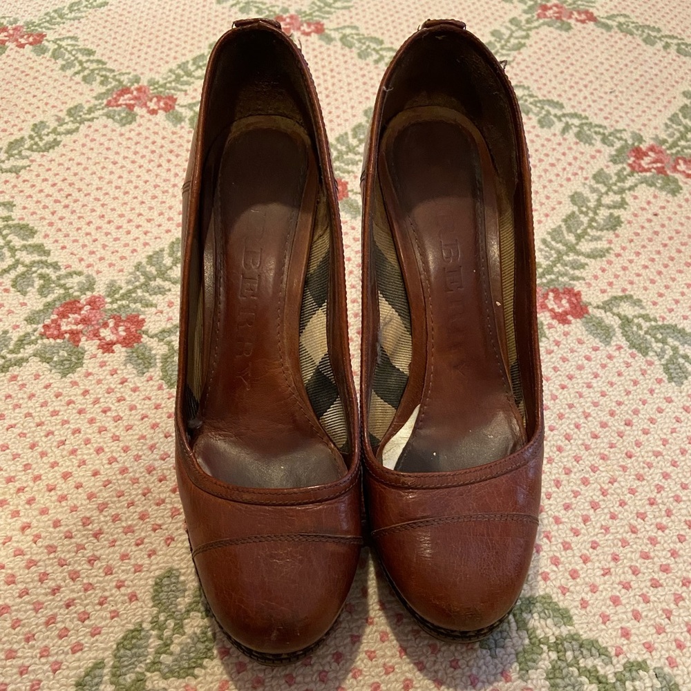 Burberry brown heels